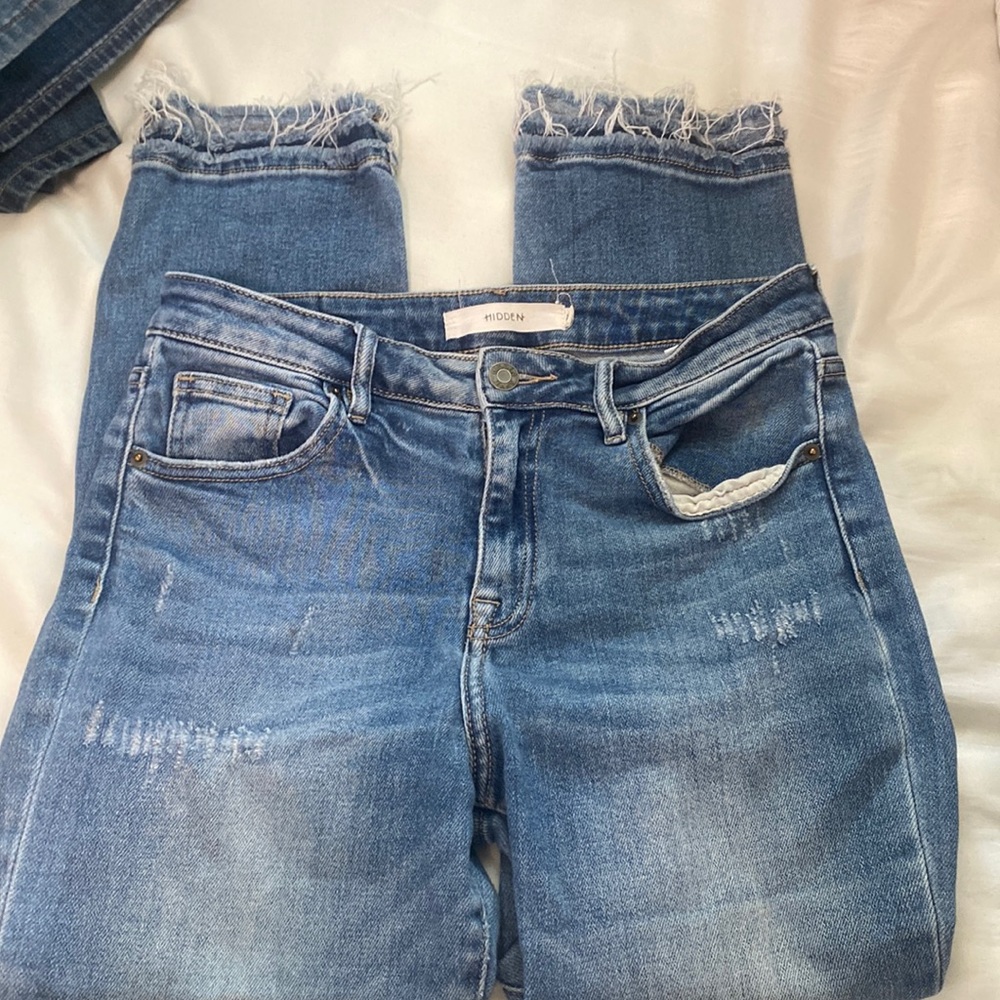 Hidden High rise straight leg crop  raw hems 26